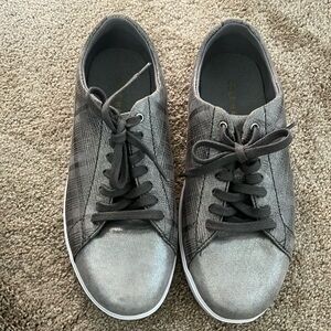 Cole Haan women 8 gray plaid patterned fashions tennis shoes